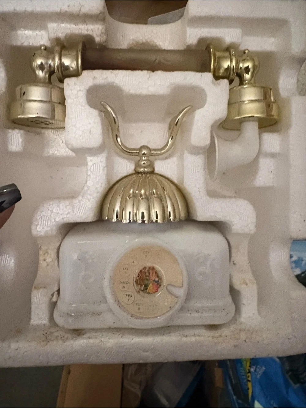 1970 Avon French Telephone Elusive Foaming Bath Oil - White